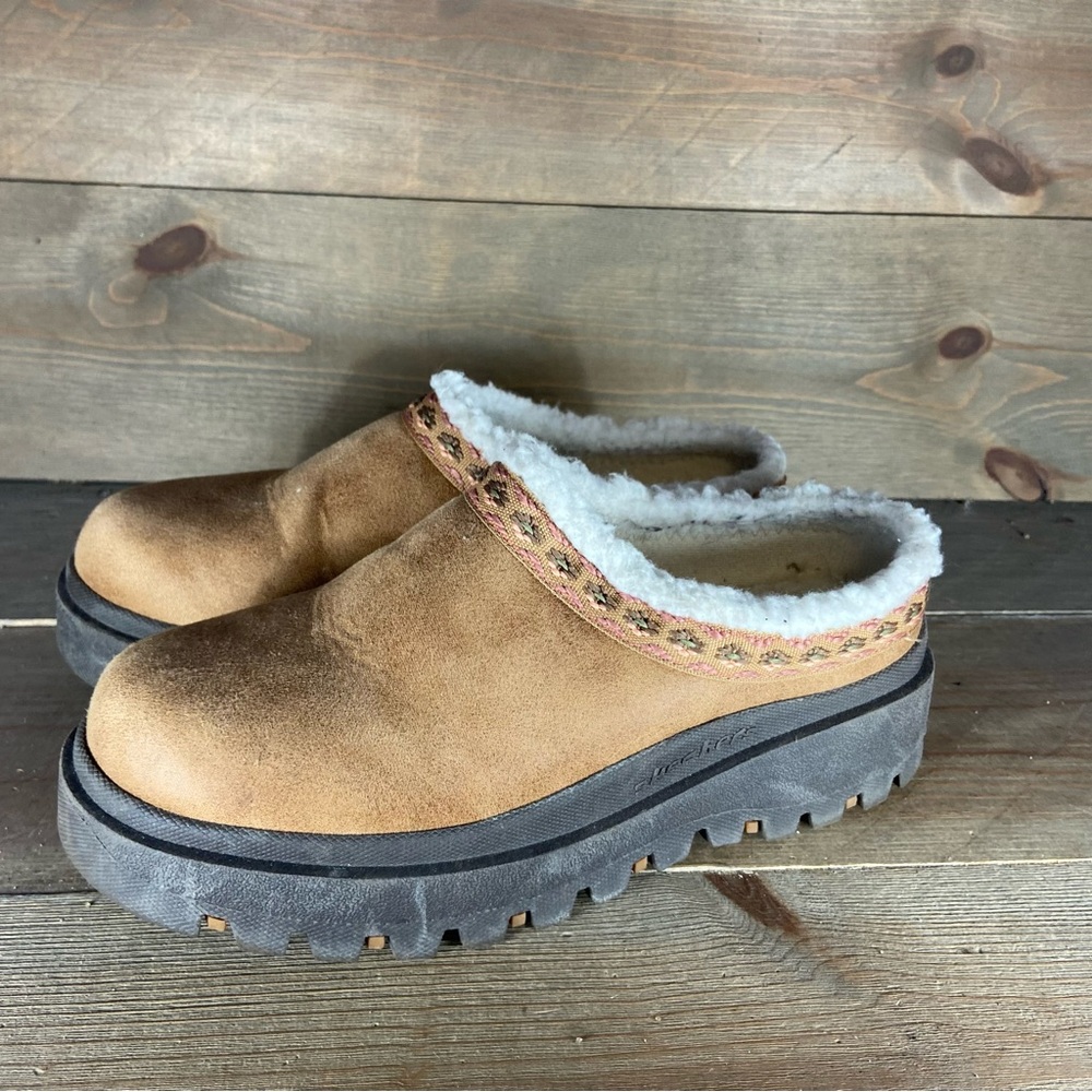 Skechers shindigs Womens size 6 shoes brown suede slip on lined slippers